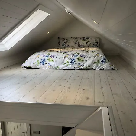 Cosy Garden Studio Apartment